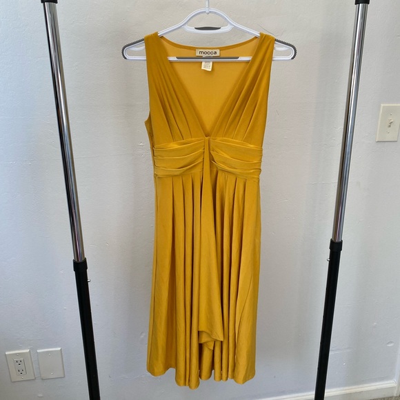 MOCCA Yellow V-Neck Ruched Flowy Midi Dress - Picture 1 of 5
